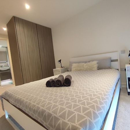 Luxury Riverside Apt With Easy Access To Central London, O2, Excel Centre And Parking Luaran gambar