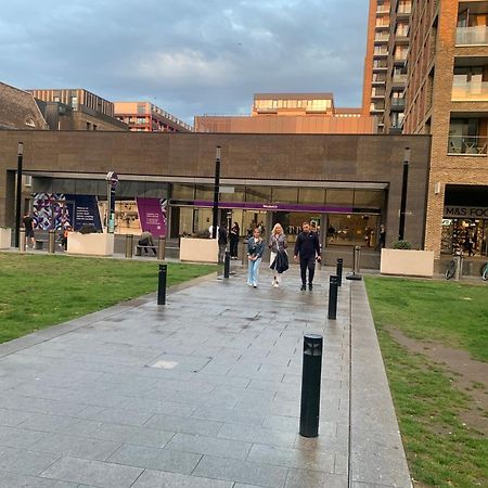 Luxury Riverside Apt With Easy Access To Central London, O2, Excel Centre And Parking Luaran gambar