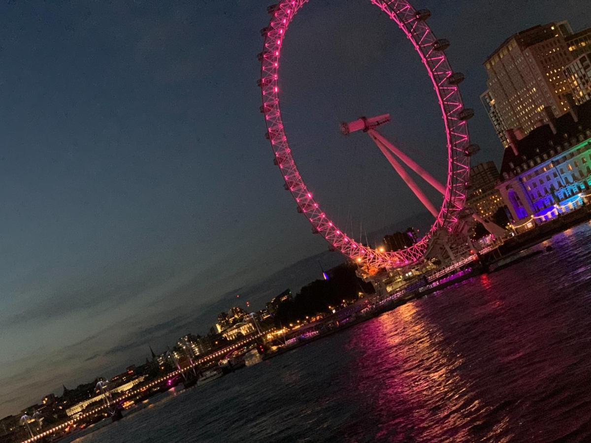 Luxury Riverside Apt With Easy Access To Central London, O2, Excel Centre And Parking Luaran gambar